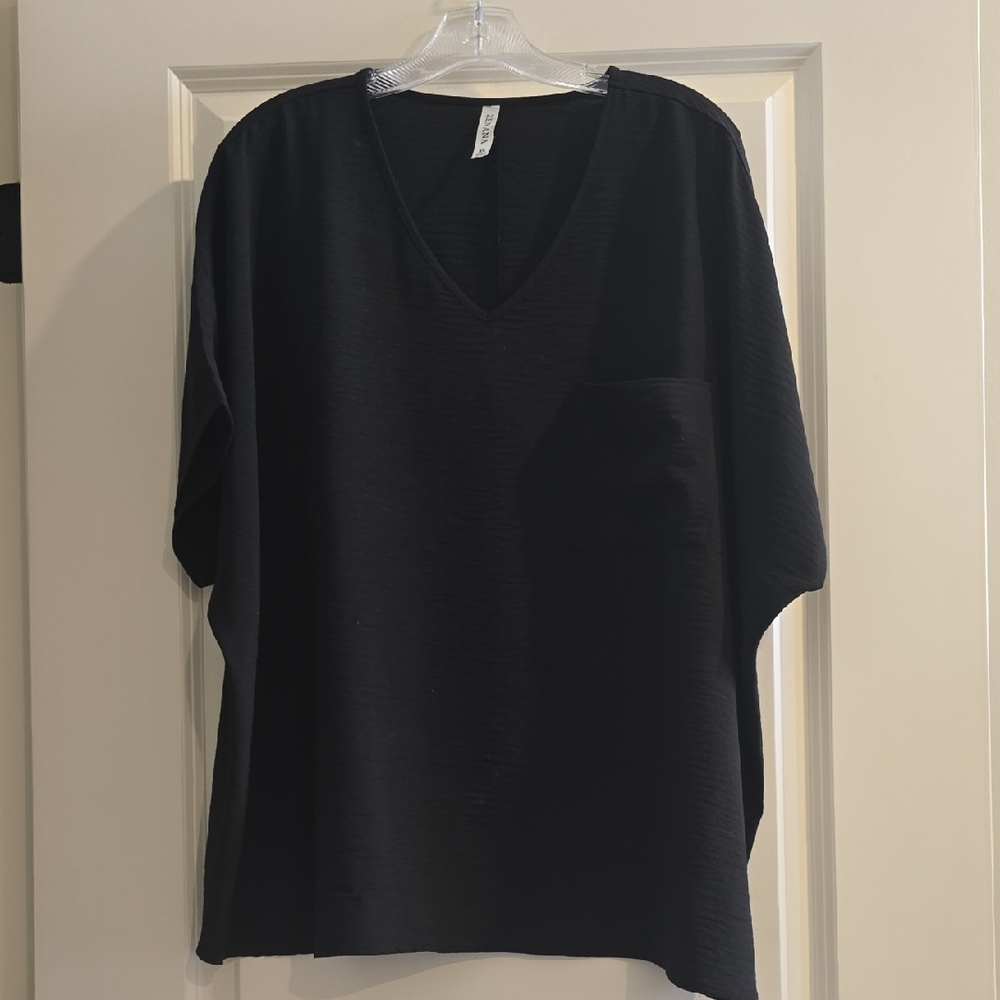Zenana Outfitters Black V-Neck Top